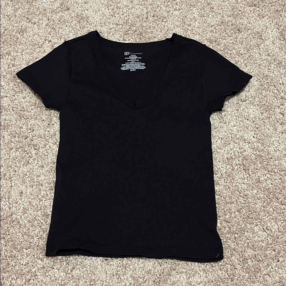 No Boundaries Black V-Neck Short Sleeve Tee